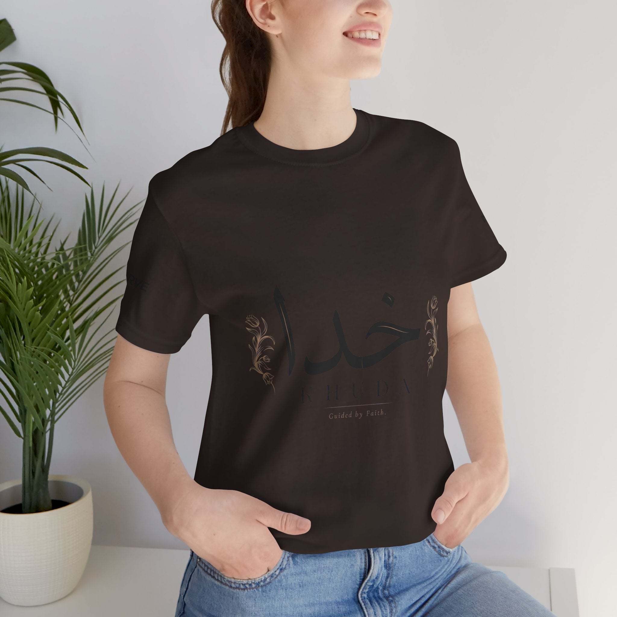 Khuda Script Tee — Islamic Calligraphy Arabic “Khuda” T‑Shirt